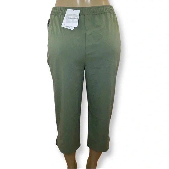 Emily Daniels Crop Pants Size Medium NWT - Picture 3 of 5